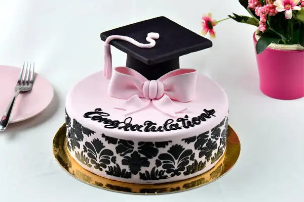 Imágenes con los mejores saludos para mi hija que se ha graduado.#SaludosParaDeTuHijaReciénGraduada,#FrasesPorGraduaciónDeTuHija,#FelicitacionesPorGraduaciónDeTuHija